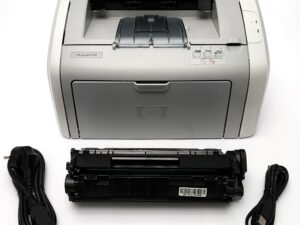 HP Laser Jet 1020, (50-100K), pełen toner 100%, kable